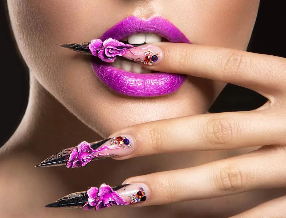 NAIL ART